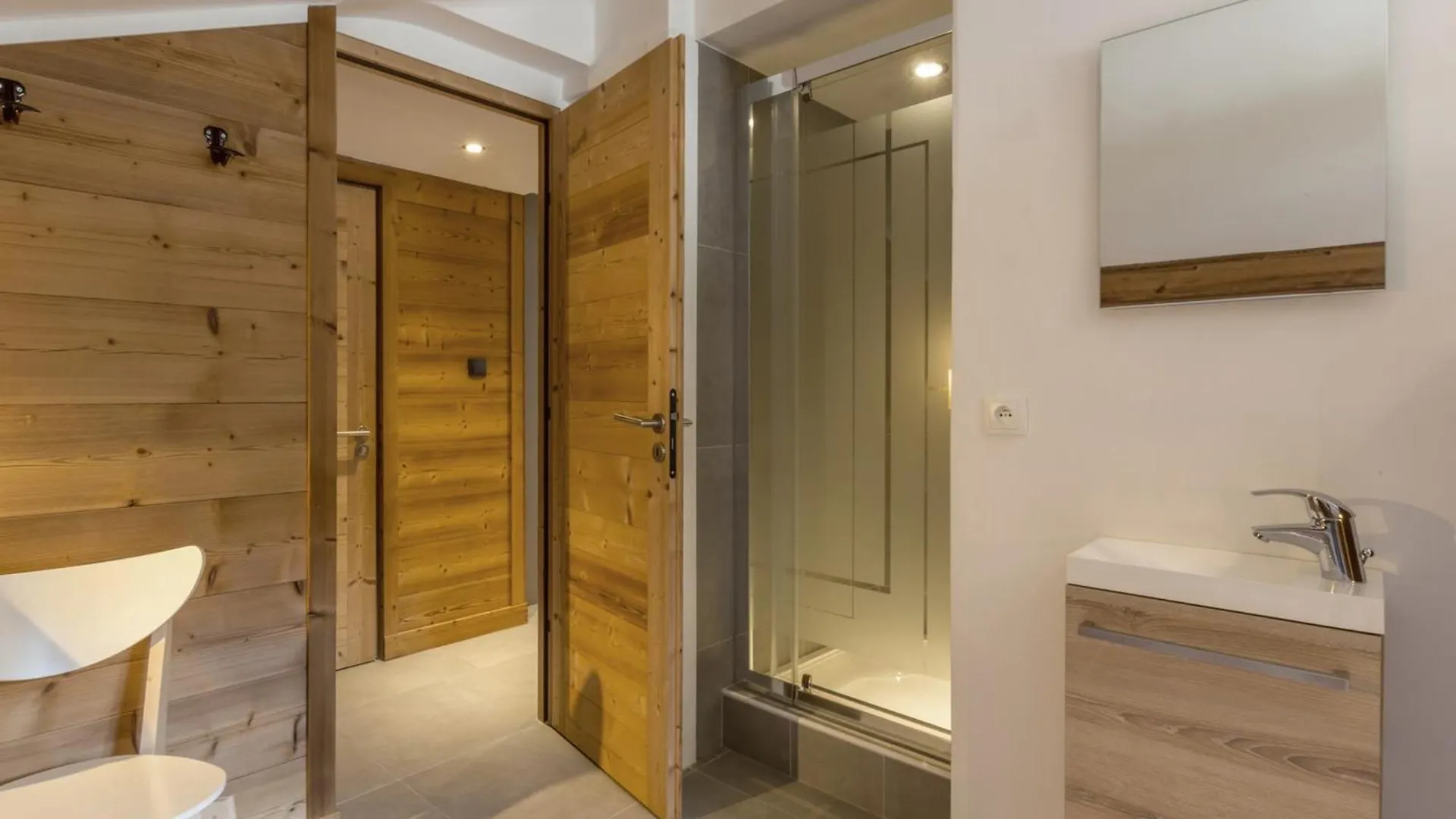 Chalet Cosy Au Coeur Du Village, Proche Pistes Et Activites, Avec Cheminee Et Wifi - Fr-1-304-6 La Clusaz